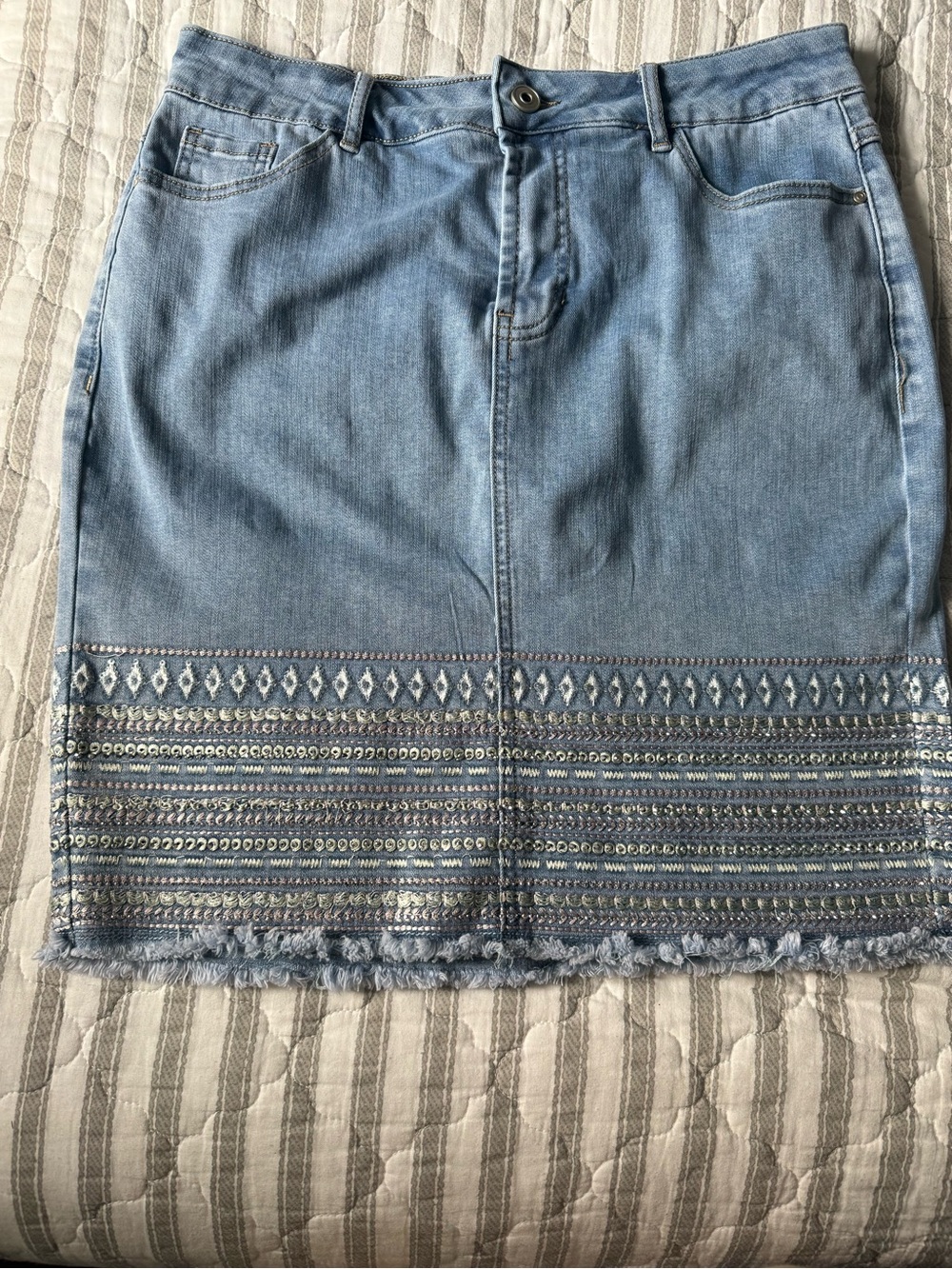 CHARLIE B Light Blue Embellished sparkly Denim Mini Skirt worn one time to big.